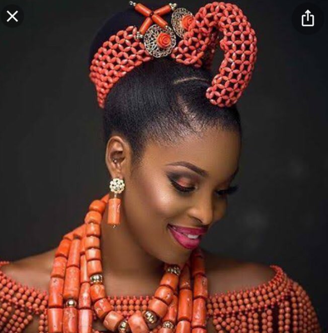 enyinnayaibeka's tweet photo. I cherish traditional attire of Esan people. They have beautiful girls. The Esans primarily speak the Esan language, an Edoid language related to the Urhobo, the Edo, and the Etsako. There are many deities of the Esan religion: Osanobua, the main Edo-Esan god. #DadaNwaMmiri https://t.co/jFvzkNUZzg