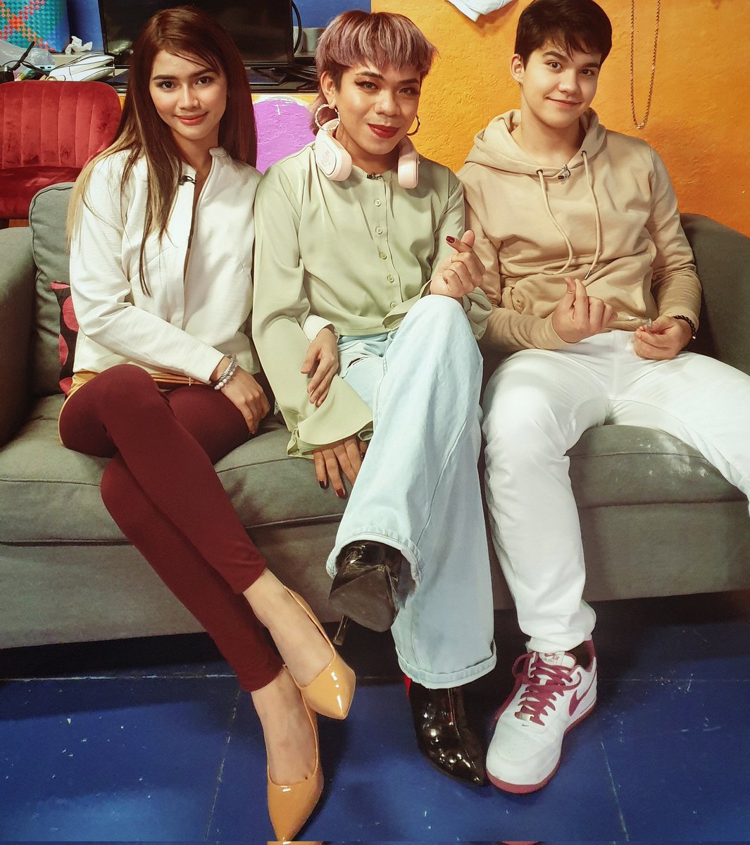 _AteDick's tweet photo. The cutest!!!!! 

My shortcake loves @maxinetrinidad_ and @_robblackburn during their #Sumpungan guesting sa #BarangayPie 

Kinikilig pa rin ako kapag naaalala ko hekhekhek!

Watch Barangay Pie, live daily on https://t.co/NbfNwZ8ZAQ  or https://t.co/NrkhYgNhk1 https://t.co/W2SM8mnUP3
