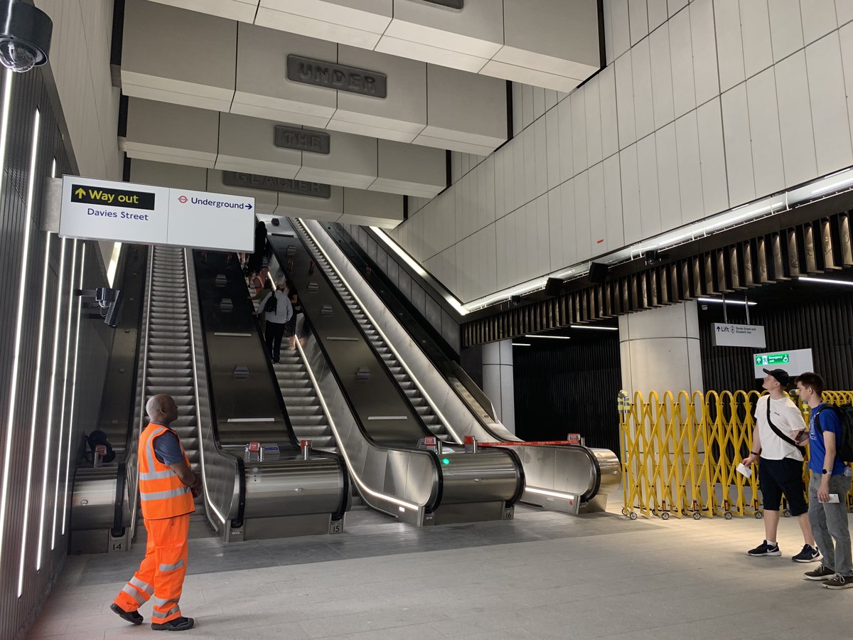 Zeldieralt's tweet photo. I got the opportunity to finally visit Bond Street 👌 #Elizabethline https://t.co/6hns4DHZuj