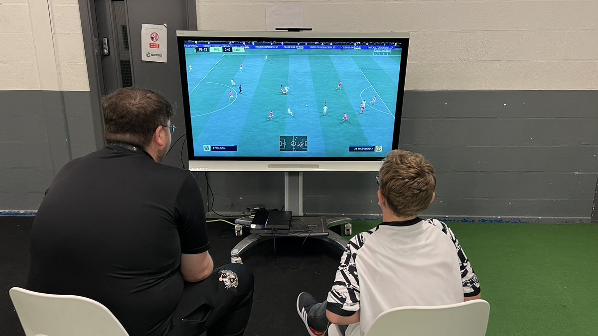 OfficialPVFC's tweet photo. In the @PVFCFoundation sports hall, Theo is taking on @MeelayyB on Fifa!
Miles is part of our media team but is also a YouTuber with more than 160,000 subscribers!
#AwayKitLaunch https://t.co/aVFBLFATkK