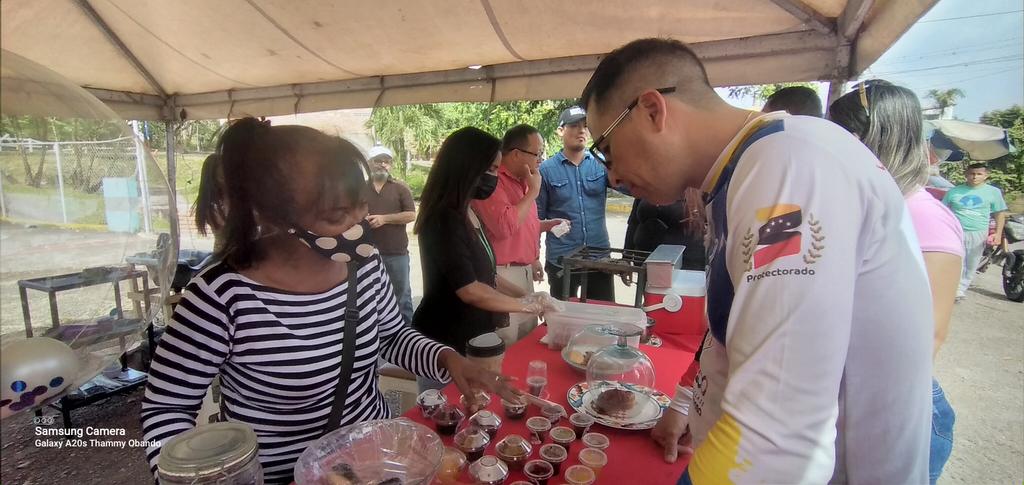 Extraordinaria Feria de Emprendedores #Clap se llevó a cabo en el Mpio. #Torbes, gracias al  Alcalde Gustavo Canelones, <a href="/VivasYraima/">Belkis Yraima Vivas</a> Tutora @tachira_gmas al <a href="/MincomercioTach/">MincomercioNacTachira</a> y <a href="/EmprendeTch/">Emprende Táchira Oficial</a> por la organización de este importante evento para nuestra gente