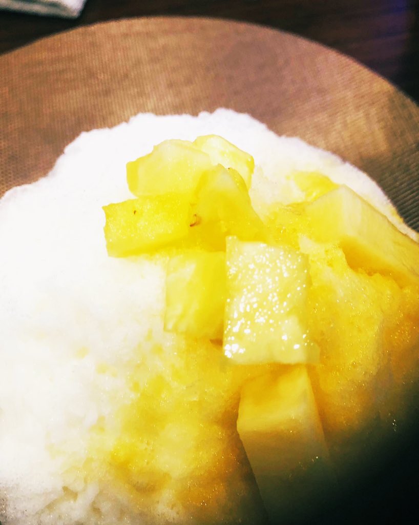 kajitsu_0701_'s tweet photo. 新メニューのご案内です。

大須の果実なかき氷からです。

夏バテを乗り切って欲しいという想いから開発した

ビックスノードリームパインミルク。

パインシロップ
棒パイン
角切りパイン
すりおろし生パイン

の4種の食感を味わえる贅沢な一杯。

更にミルクシロップかけました。😝

果実なかき氷 https://t.co/BVzob4Bhna