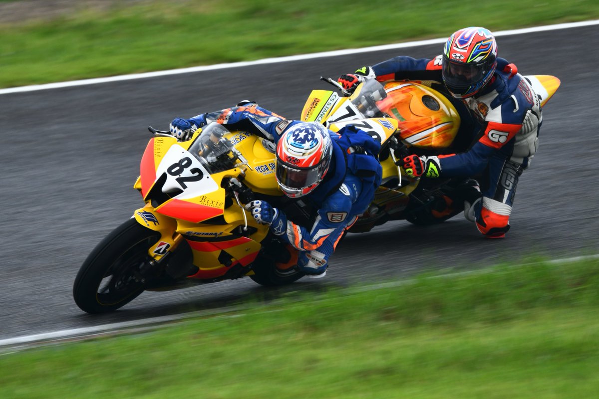 Suchiru093's tweet photo. 鈴鹿サンデーロードレース 2022
第5戦 インターST600R
中野涼真選手!
#鈴鹿サンデーロードレース #ST600R #YAMAHA #中野涼真 #鈴鹿サーキット https://t.co/AtDw4e7rQ4