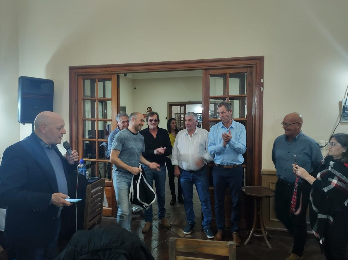 FHipodromos's tweet photo. La Fed. Arg. de Jockey Clubes e Hipódromos está presente acompañando a la Asociación de Propietarios y Criadores de Caballos de Carrera de Entre Ríos, en la gran Reunión Hípica de hoy domingo y ante la esperada Carrera de las Estrellas de Entre Ríos. @balkenende1 @santi_britos https://t.co/e116pWxgUe