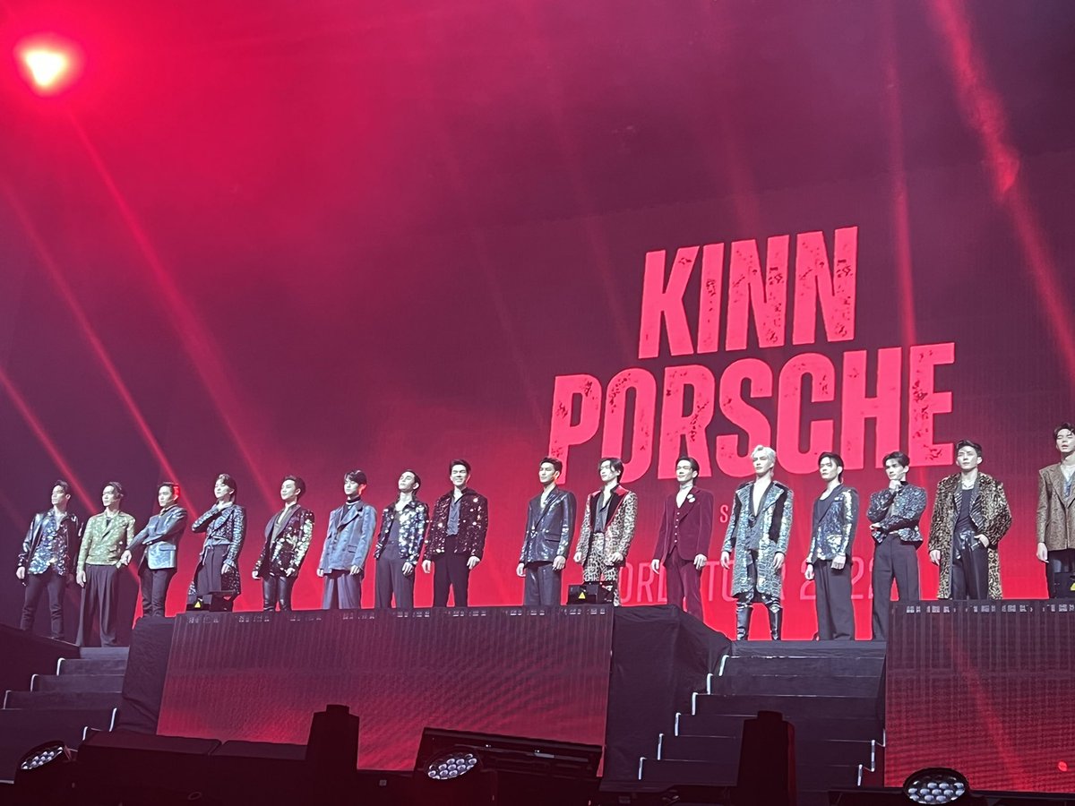çıkışta pavyon var diye dalga geçtikten sonra ortamın gay bara dönüşmesi şoku..
#kinnporscheworldtour2022 #KinnPorscheWorldTour #KPworldtourD1