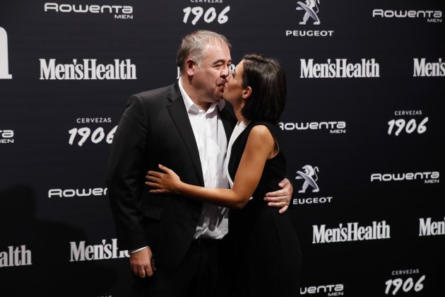 FonsiLoaiza's tweet photo. Hoy, el sindicato periodístico más importante de EEUU ha denunciado la corrupción mediática de Ferreras y Ana Pastor en La Sexta y Newtral. En 'Florentino Pérez, el poder del palco' ya expliqué cómo eran sus mercenarios a sueldo de las cloacas en TV.
 
https://t.co/nhUkVJ5iUk https://t.co/Tn9l72BZx8