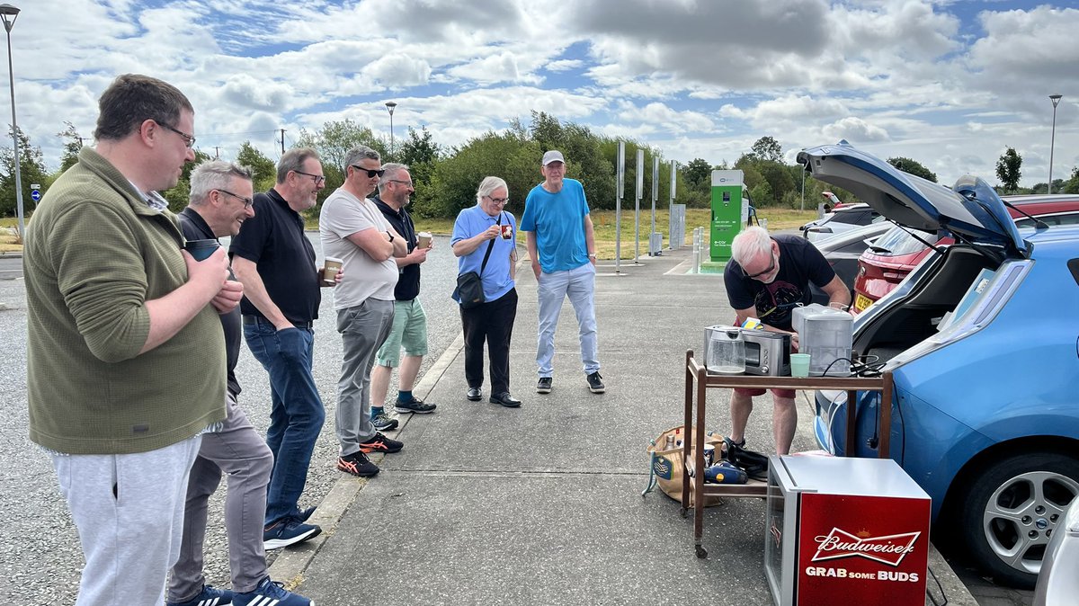 IEVAsso's tweet image. Had a great time meeting up today with @nievowners. Free coffee, toast and cooled drinks from a Nissan Leaf Vehicle to Load setup.