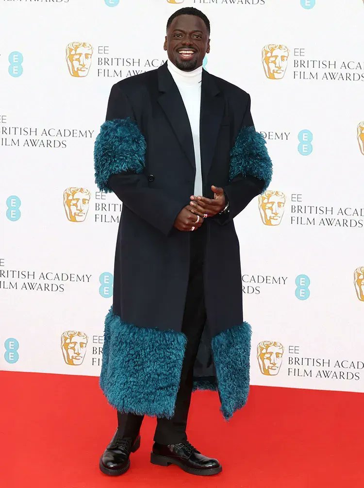 MatteStories's tweet photo. #SundayStyleIcon | This week, #DanielKaluuya made his return to the horror scene with @JordanPeele's latest movie, #NOPE. Today, we're celebrating his faultless fashion game and throwing back to this sick #Prada red carpet look.
#Nopemovie #JordanPeele https://t.co/6KQE2p7uG9