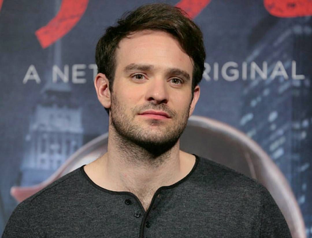DDBA_BRA's tweet image. PERSEVERANÇA: Charlie Cox recusava propostas de trabalhos porque ainda tinha esperança na quarta temporada de 'DAREDEVIL'. E recentemente ele voltou em No Way Home, E agora estará em She-Hulk, Echo e sua série 'Demolidor: Nascido de Novo' da Marvel Studios, Com 18 episódios.