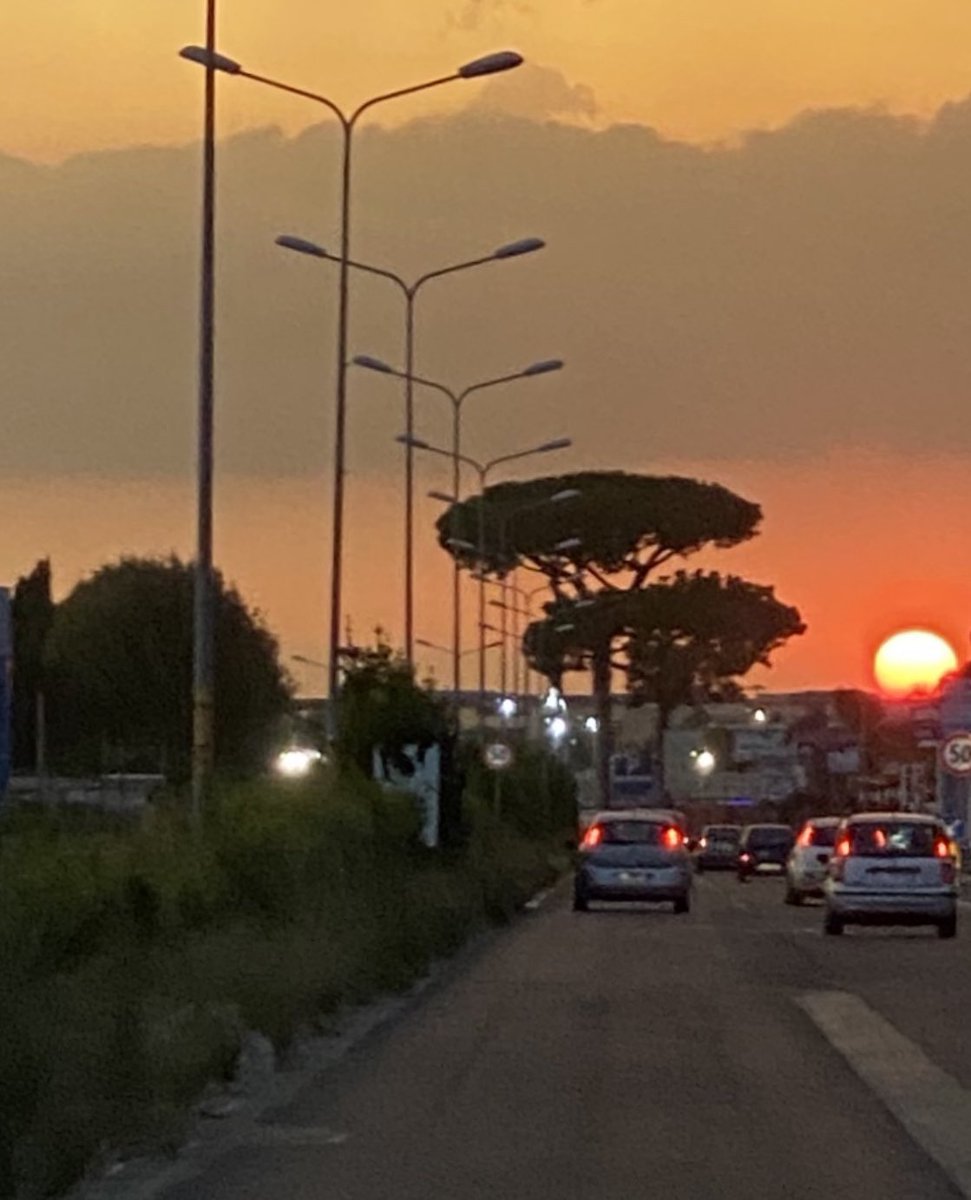 Domenico_dott's tweet image. “L’architettura ha la forza di cambiare le nostre vite ma ha un difetto,se la sbagli è cattiva.
Il disegno scellerato delle periferie, noi siamo quelli del Corviale, dello Zen delle Vele, le periferie dure e crude milanesi torinesi e di Scampia.”
P. Lissoni
#architecturechallenge