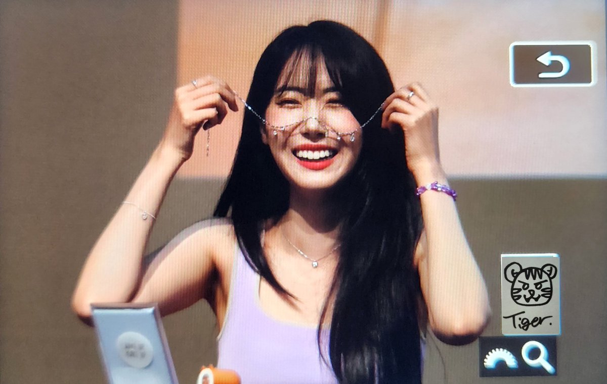 220724 비비지 팬싸인회 신비

장꾸력 최대치ㅋㅋ

#신비 #SINB #비비지 #VIVIZ