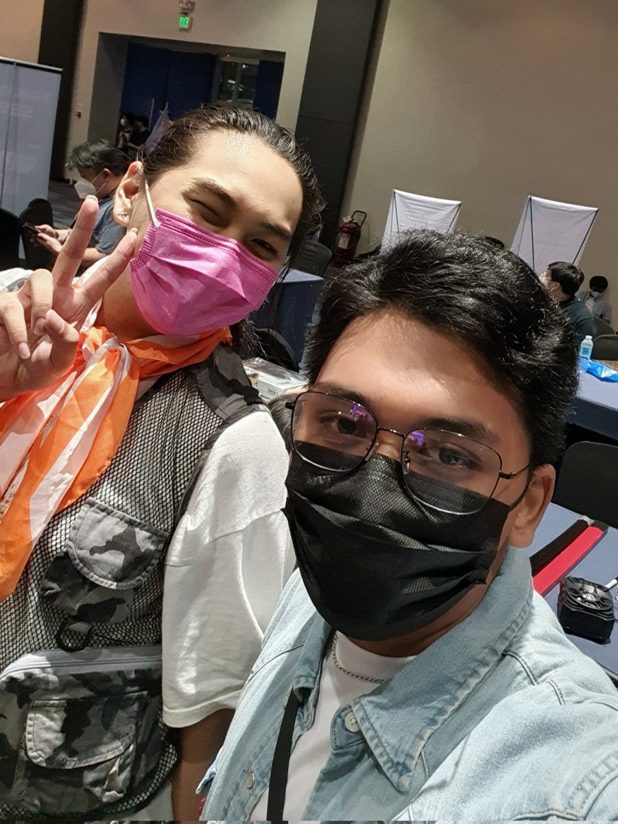 zur0ki's tweet photo. It's kinda late but I met some of my fav streamers 
@PlayWithBlaire
@NoctileTV 
@mochirellaa 
@MikAuto10 &amp;more https://t.co/UPk3r47tn9