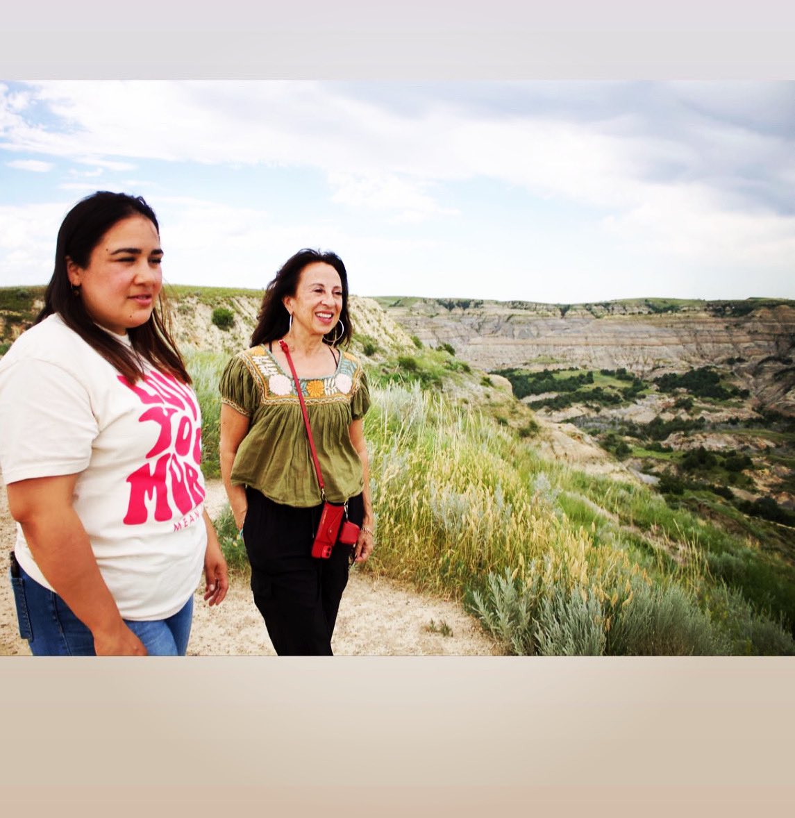 Maria_Hinojosa's tweet photo. Where I am right now. North Dakota. Working on the ground. My fave thing to do as a journalist. Being on the ground. And in case you’re wondering why am I in North Dakota? It’s because this state has seen the greatest percentage growth of Latinos in the last decade. Hello futuro. https://t.co/OuMQE5n9fV
