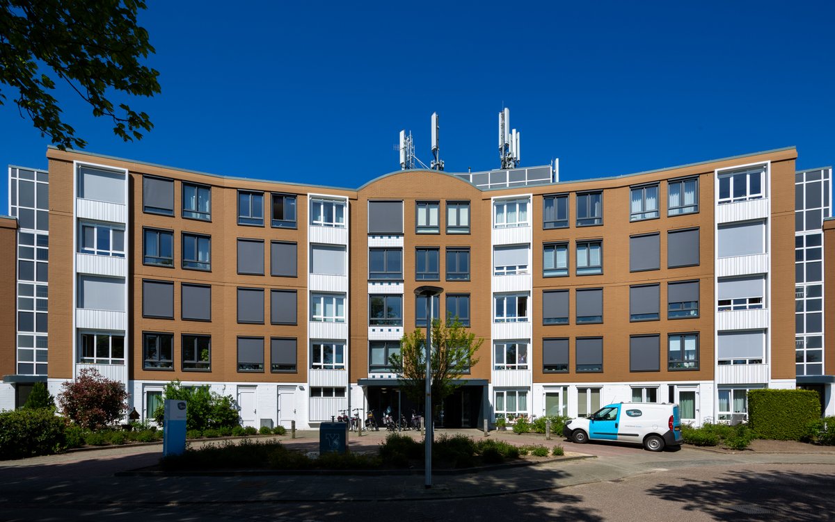 Mit dem Einsatz von Evocryl 200 konnte das Altenheim 't Voskamp in Hengelo (Niederlande) in einem farbintensiven Glanz erstrahlen 💥 und bietet zudem einen prägnanten Charakter in seinem Umfeld 🌳. 
Welche Objekte gestaltet ihr aktuell mit Evocryl?