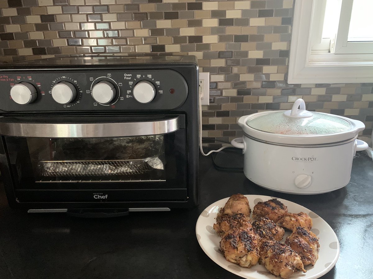 chooseping's tweet photo. When these two work as a team.. saves me time..#bigtime #airfryer #crockpot #happytummy #kalderetangbaka #friedchicken https://t.co/BuejmZyICc