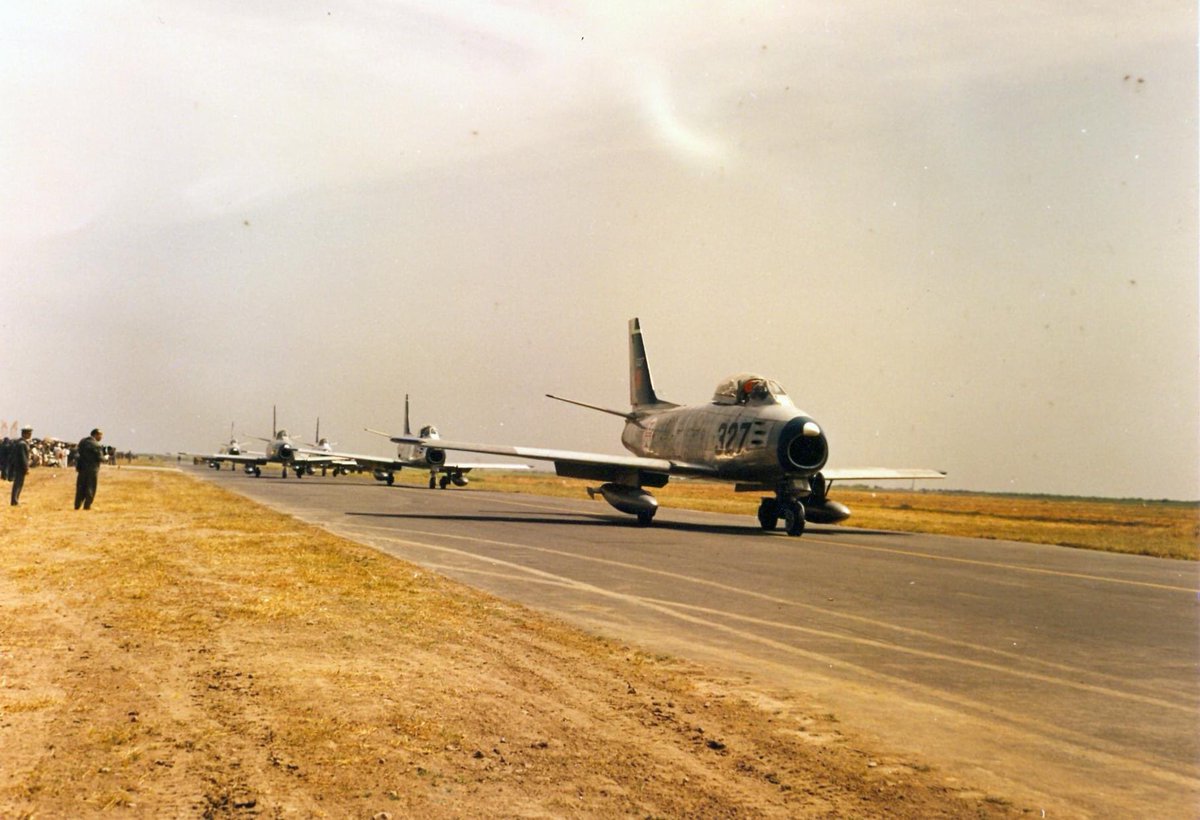 avioesFAP_hist's tweet photo. F-86F from 51 squadron at Alverca airfield in preparation for a flying display that took place in 1964 (📷 PRTAF) #f86f #forçaaereaportuguesa #prtairforce #esquadra201 #warbirds #fighteraircraft #fighterjet #fightersquadron #f86sabre #forcaaereaportuguesa https://t.co/AJByeEEZZF