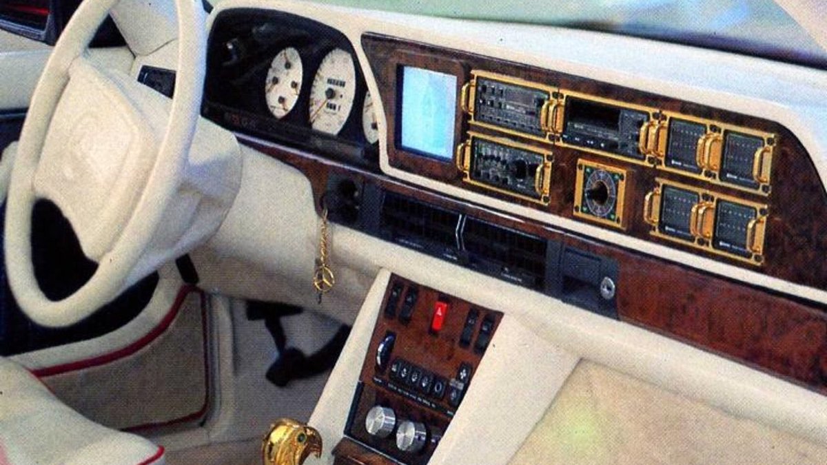 Managed to get a Clarion G-80 audio rack for the Brabus 500SEL. Four amps (because 80s) and all working. Just needs a whole load of gold adding for maximum UAE-spec (see last pic of the same system in something very porno).