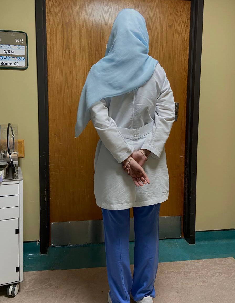 PreClinicalSC's tweet photo. اختبار الـ OSCE: الاختبار اللي كنا نسمع عنا إشاعات من زمااان وخايفين منه، بس عرفنا في المحاكاة اليوم كيف طريقته.. ومع انها تجربتكم الأولى بس كنتوا قدها وقدود🌟، فخورين فيكم يا #Med20 

#PCSC_2022 https://t.co/fuIdum5uxx