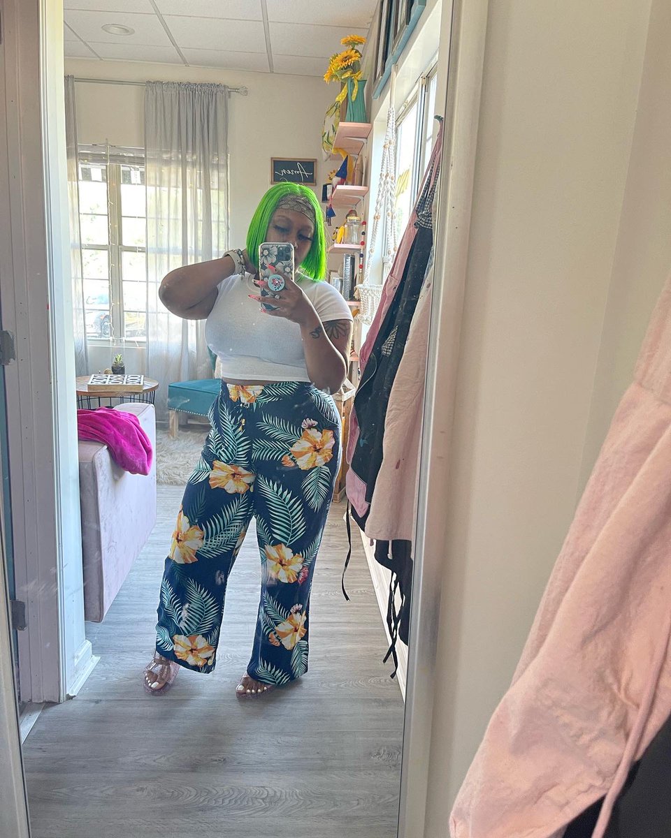 DamnnJenn's tweet photo. Im HER ✅💚💚 https://t.co/7M5q2YIjjJ