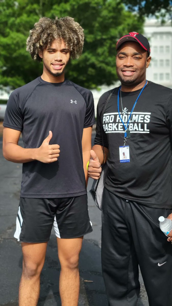 2024Moore's tweet photo. Pretty cool talking to, emailing and texting college coaches. S/O @_PHSAcademy foe allowing me the opportunity to showcase my talents and @OTRHoops for the platform. #DreamChaser #interesttooffer https://t.co/jjS92HvrgA