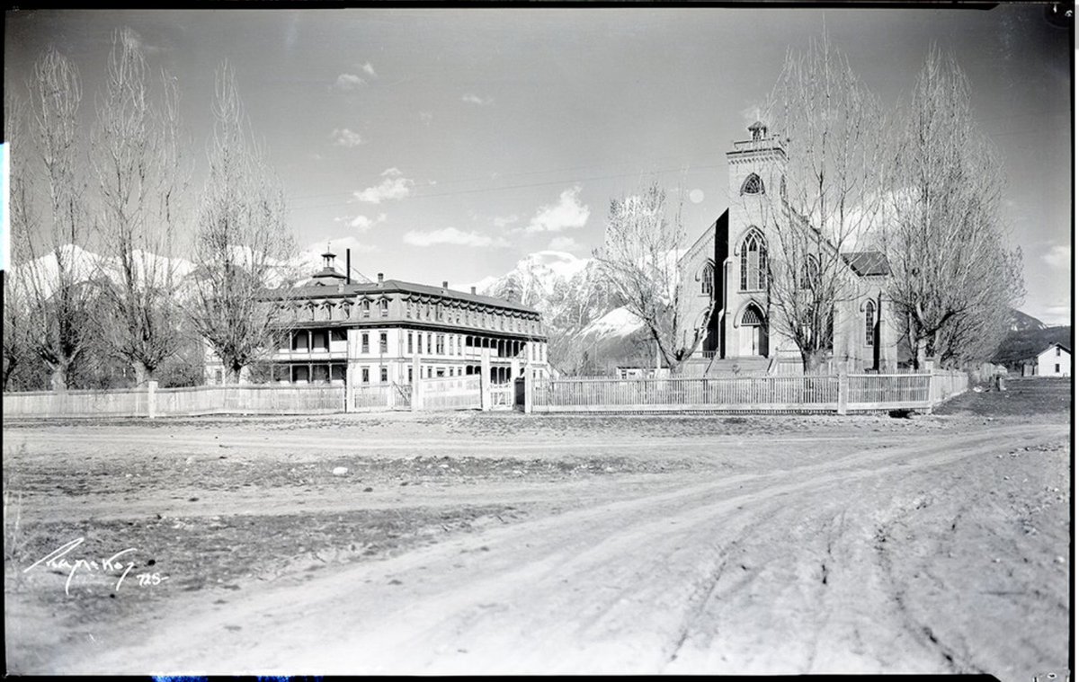 LandgrabPod's tweet photo. The Pope is in Canada this week on a "penitential pilgrimage", offering apologies to the indigenous nations who suffered from the Church's genocidal reeducation programs. In Montana, Catholics operated girls and boys boarding schools in St Ignatius from the 1880s until the 1970s https://t.co/1EN95Tyugb