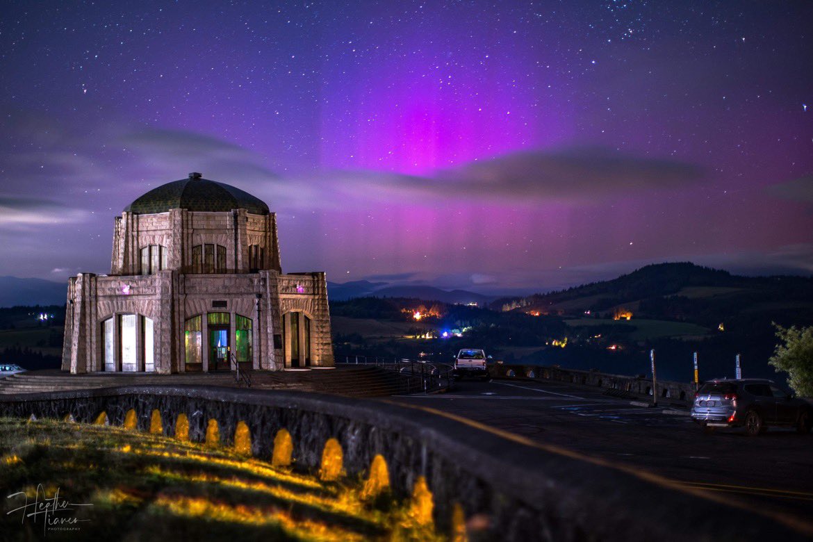 WeatherJefe's tweet image. What a view! The Northern Lights made an appearance in the Pacific Northwest Friday night. Check out the view from the Vista House at Crown Point, located on the western edge of the Columbia River Gorge (just east of Portland, OR). Photo credit: Heather Tianen. #AuroraBorealis
