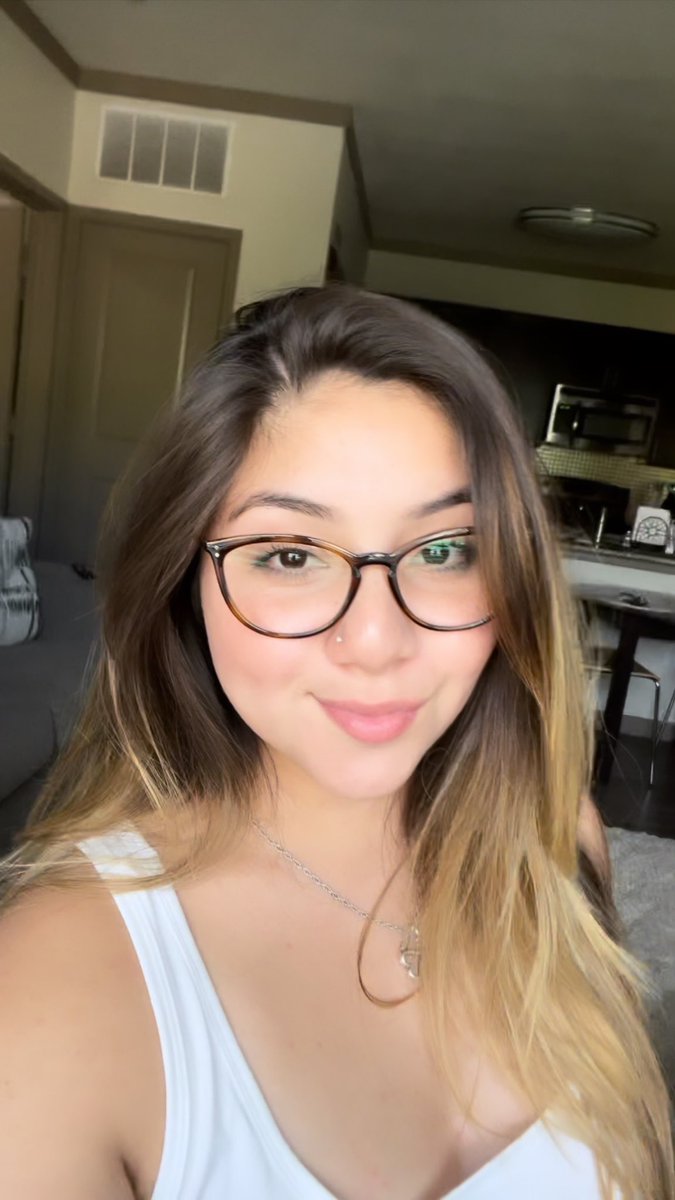 erinrdgz's tweet photo. Ig wearing glasses isn’t so bad https://t.co/0tUqIdpCtI