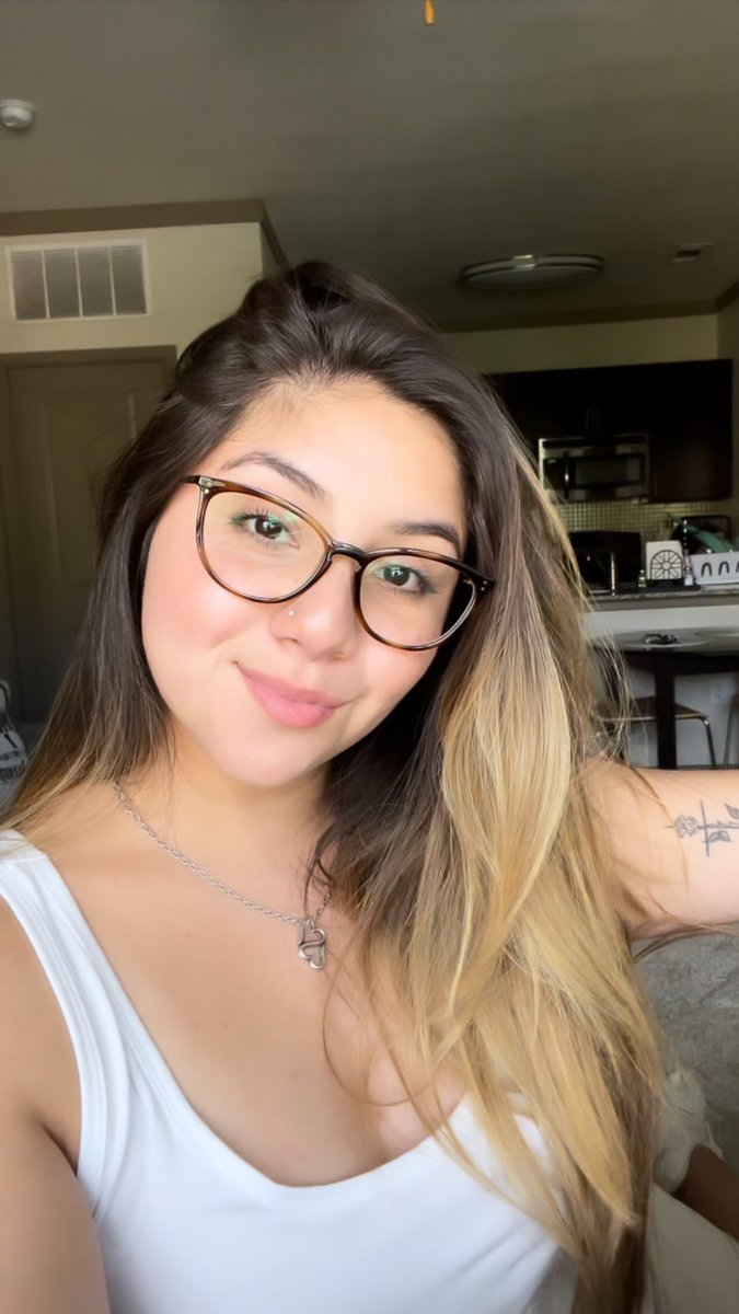 erinrdgz's tweet photo. Ig wearing glasses isn’t so bad https://t.co/0tUqIdpCtI