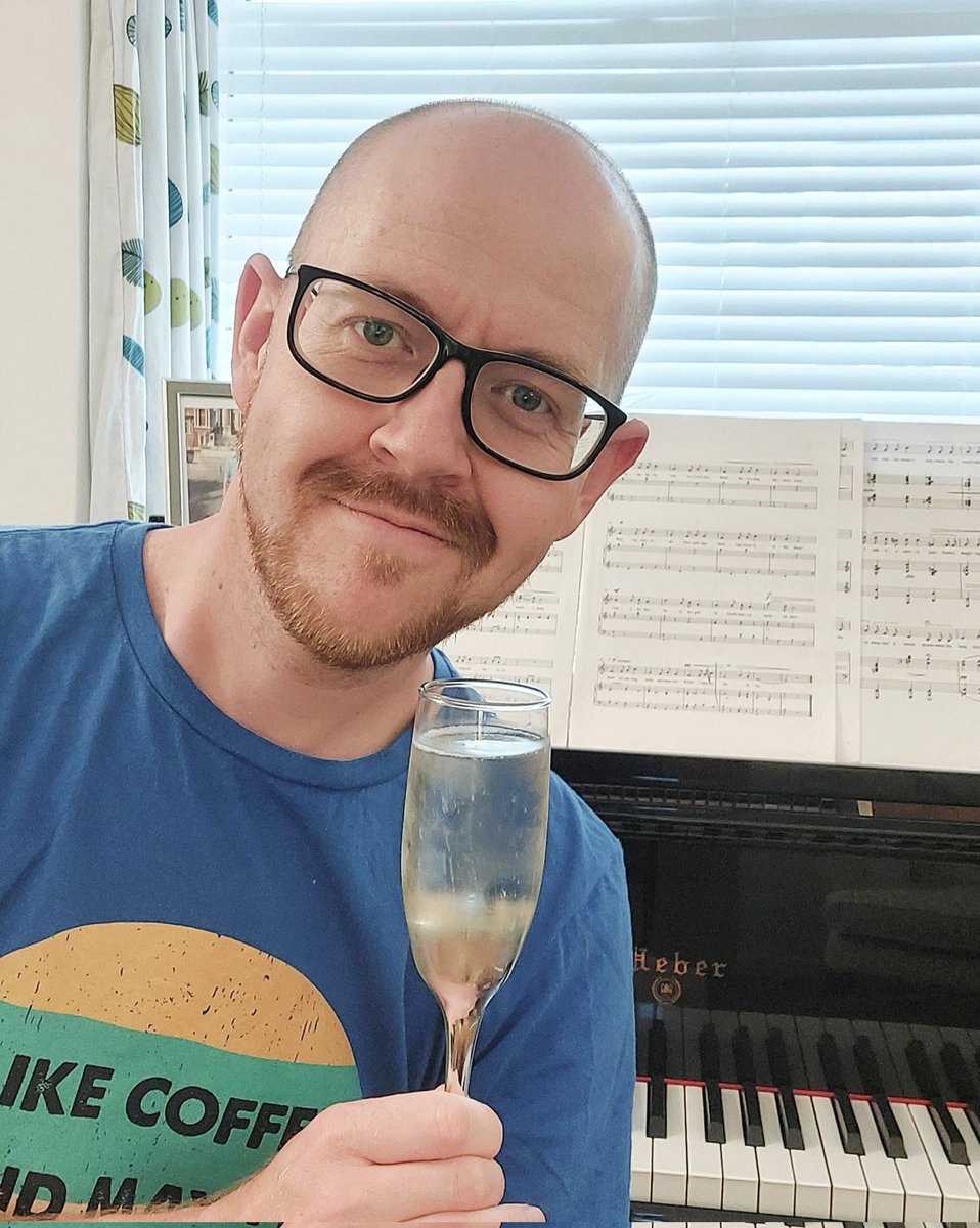It's been a very busy week but I'm finally able to raise a glass. To music and to all 6000 of you! Cheers. 🥂
