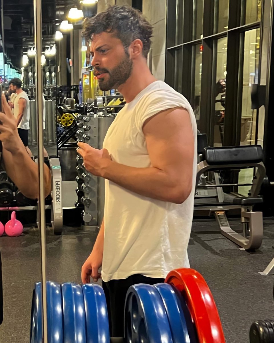 AliYasinLatino's tweet photo. Sin duda, un actor bien entrenado, es realmente un actor de tendencia... 🎭🏋️💪
_________________

@ayozegemen  ✔️🇹🇷➰🌎✨

.
.
.
#AliYasinÖzegemen #aktör #oyunçu #SeriesTurcas #actoresturcos #telemundointl #tvp2 #novatv https://t.co/ow1sZH0zgK
