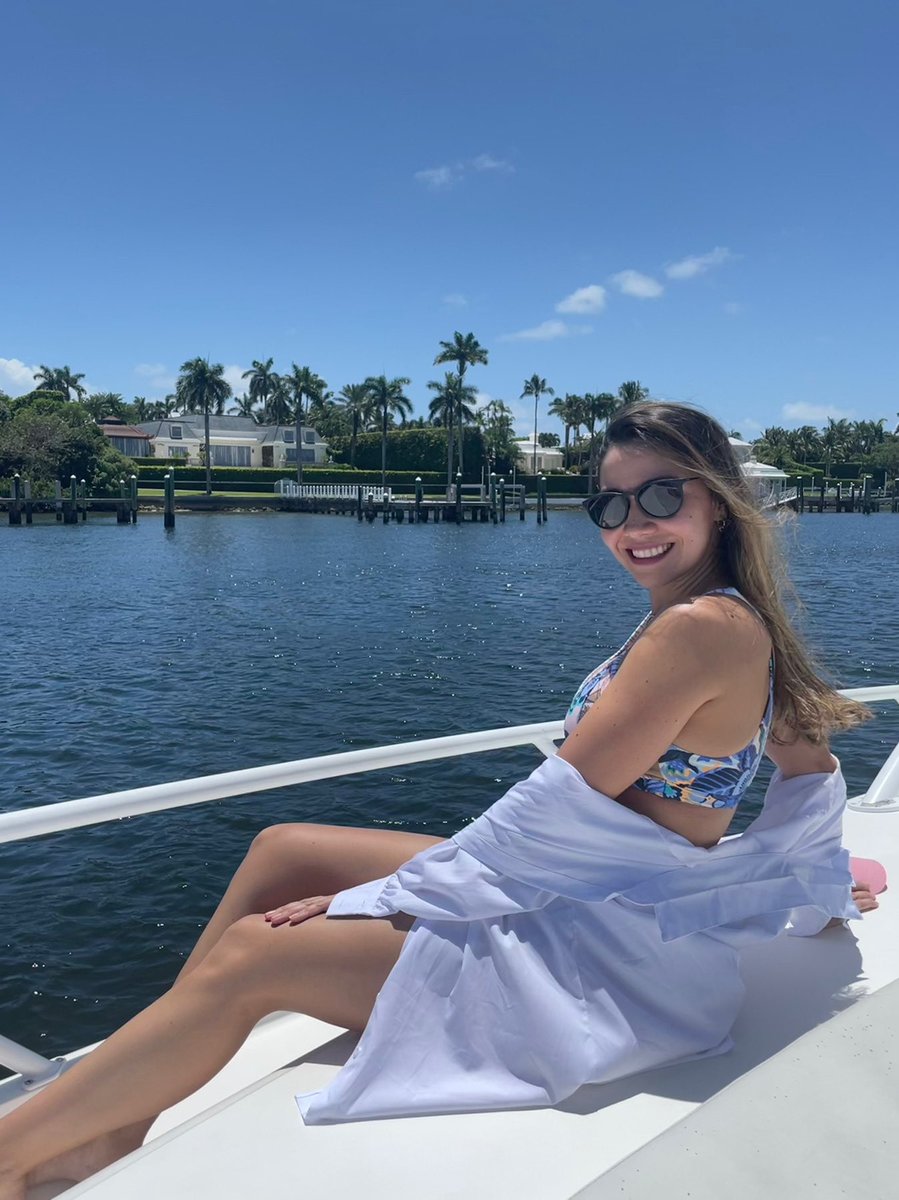 TheMiamiApe's tweet photo. Building memories with my loved ones is always a priority to me, &amp; this weekend I got to do just that thanks to NFTs☀️🌴

I believe that Token Gated Experiences will become a new norm as the world learns and catches on. BIG shoutout to @GRMI_Studios &amp; the amazing community! https://t.co/Wjmn8LE3r4