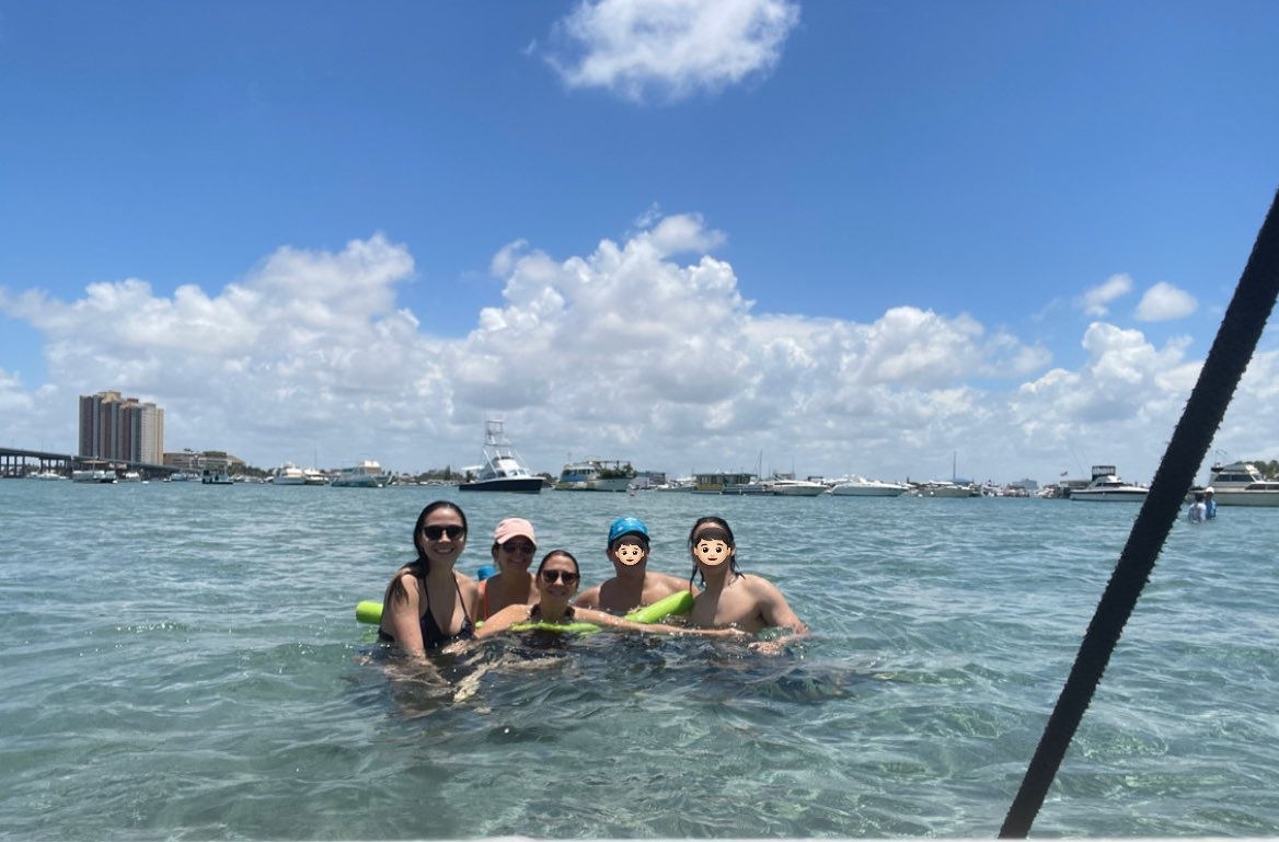 TheMiamiApe's tweet photo. Building memories with my loved ones is always a priority to me, &amp; this weekend I got to do just that thanks to NFTs☀️🌴

I believe that Token Gated Experiences will become a new norm as the world learns and catches on. BIG shoutout to @GRMI_Studios &amp; the amazing community! https://t.co/Wjmn8LE3r4