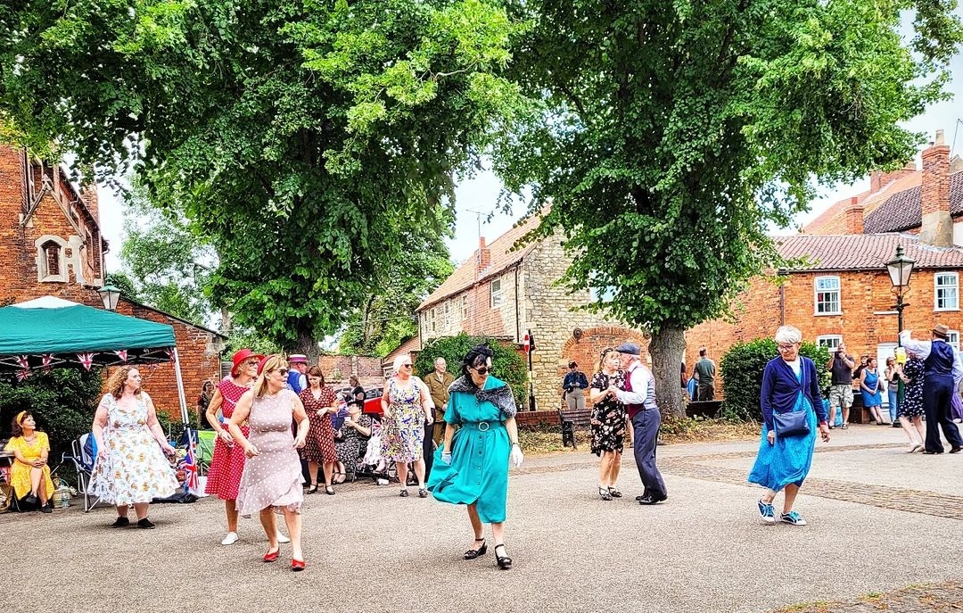 _Bethiebo's tweet photo. Lincoln 1940s weekend.
#Lincoln #Lincolnshire #Lincolnphotographer #lincolnphotography #lincolnshirephotographer #lincolnshirephotography #grimsbyphotographer #1940sweekend #lincoln1940sweekend #1940sfashion #1940sstyle #1940sdancing #vintagefashion #vintagestyle #vintagedancing https://t.co/SH1nGuxwAX