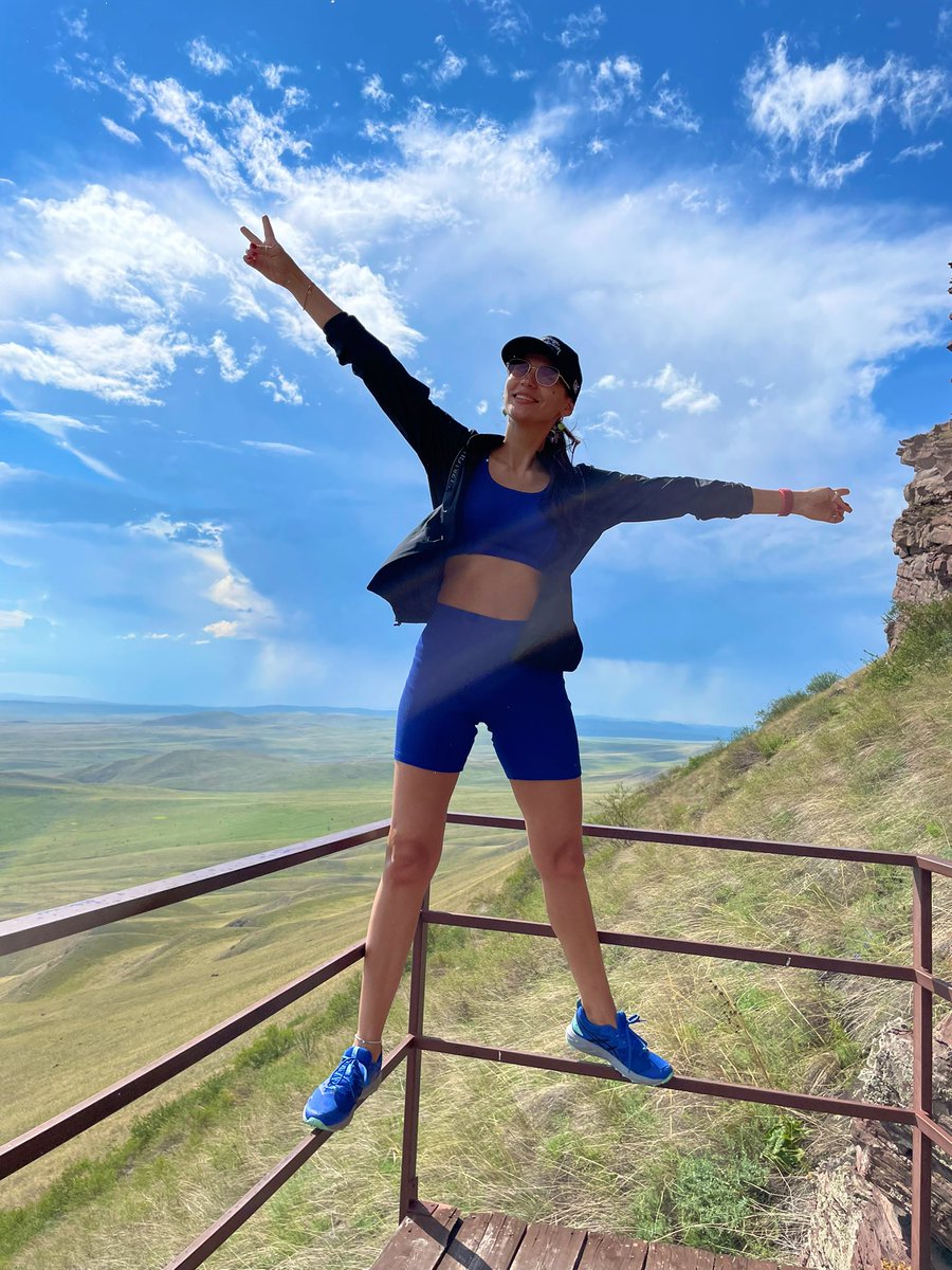 Muza67384727's tweet photo. Today I climbed this mountain (Oglakhty😍) 👏 965 steps 🔥

It was cool 🥰

#artistweekend #Ilovelif💙 https://t.co/lzcD3lGb4d