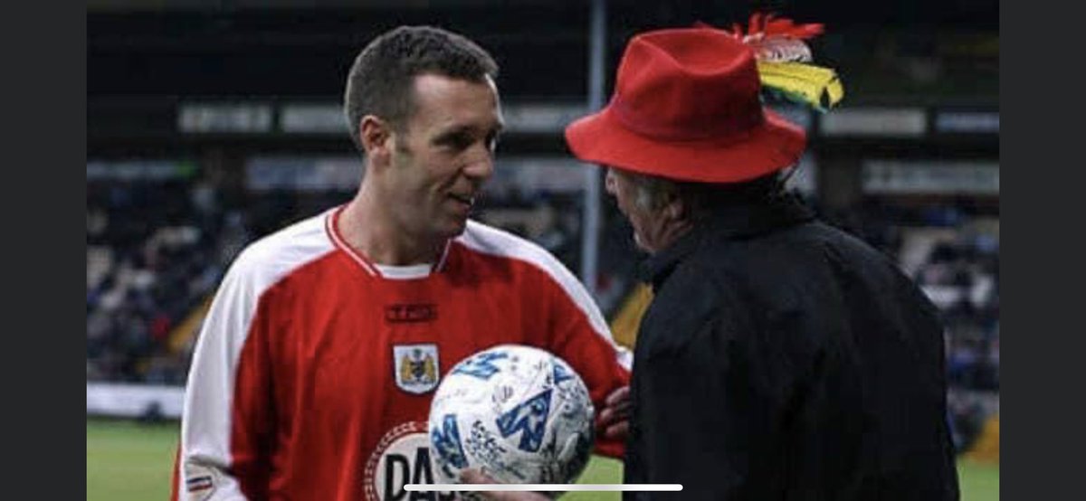 ArniedBS3's tweet photo. @tinnion_brian 
When two @BristolCity legends met each other !!!
#RIPSTONEY https://t.co/dWZiQgjka8