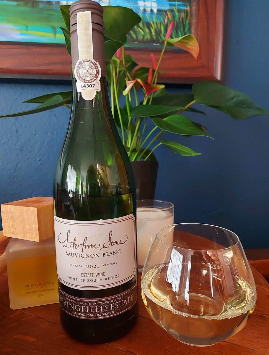 BizyBarbara's tweet photo. Will always be my all-time favourite. #whitewine @springfieldwine #sauvignonblanc #lifefromstone #winelover https://t.co/PVpFKnPxGi