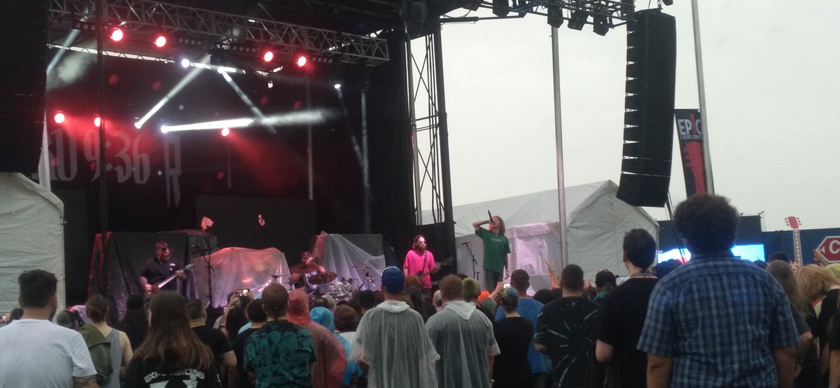 dannya015's tweet photo. Saw @threedaysgrace @Zero936 and @WageWar last night.
Kudos to Zero for saying fuck the rain and continuing with your songs 🤟 well def be seeing you guys at @BlueRidgeRock https://t.co/M7bqzu6xRl