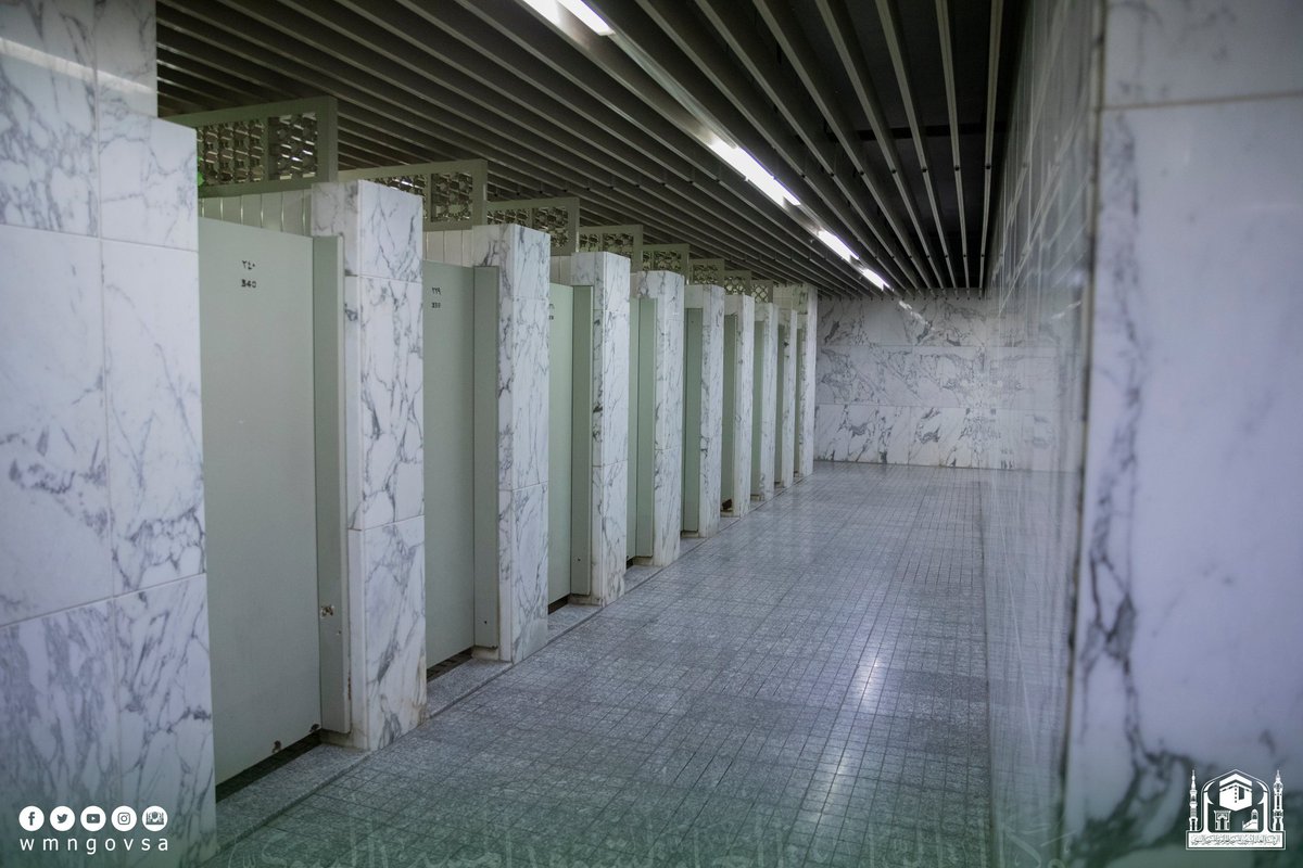 HaramainInfo's tweet image. Ther facilities for toilets and parking at the Prophets Mosque are equipped with more than 112 escalators and 12 elevators.

It also contains more than 2782 toilets, and 7500 faucets for ablution that are disinfected and sterilized 6 times a day.
