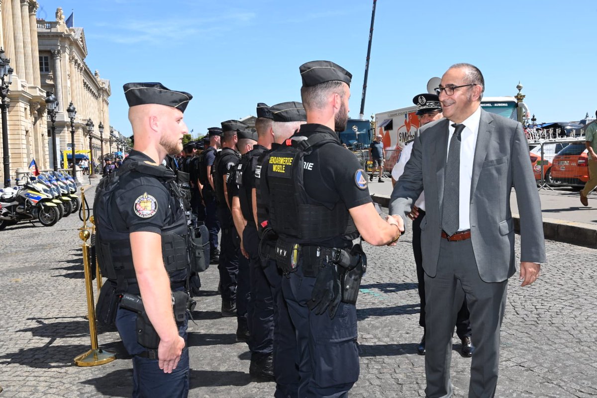 prefpolice's tweet photo. #TDF2022 | À l'occasion du Tour de France 2022, le préfet de Police, Laurent Nuñez, est venu saluer les effectifs mobilisés dans la sécurisation de l'événement.
➡️ Retour en images sur son premier déplacement 👇 https://t.co/HcxgXDRIJW