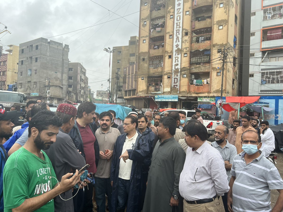 Waqasawanppp's tweet photo. CM Sindh @MuradAliShahPPP along with Administrator #Karachi @murtazawahab1 Ministers  @sharjeelinam @SyedNasirHShah CS, Commissionar, visiting different areas of city Shaheen complex, II Chandigar road, Tower, Kharadar, Baghdadi chouk, Lee market &amp; different areas of  Lyari https://t.co/8Trr3XQDdH