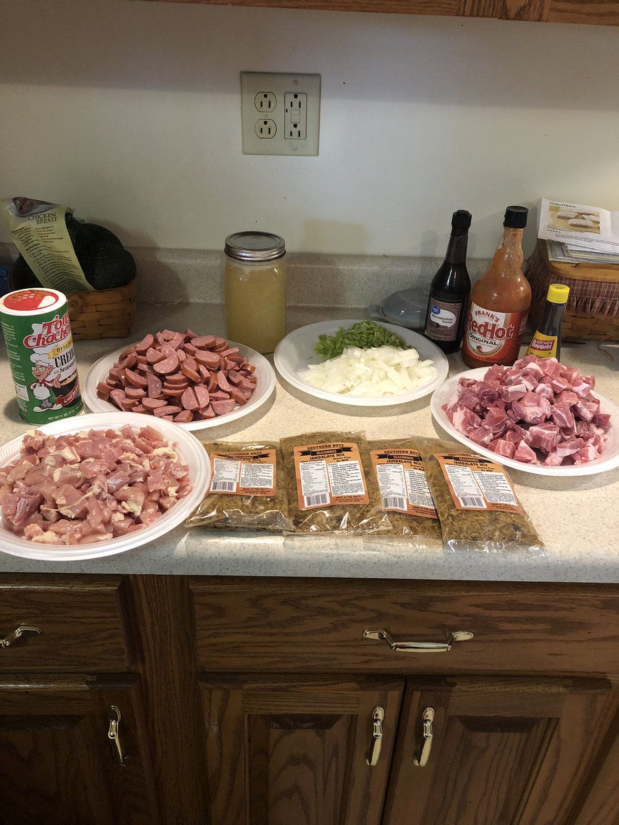 kernscd's tweet photo. @SouthernBoyzzz jambalaya in Ohio!! https://t.co/OzmbXrh1uF