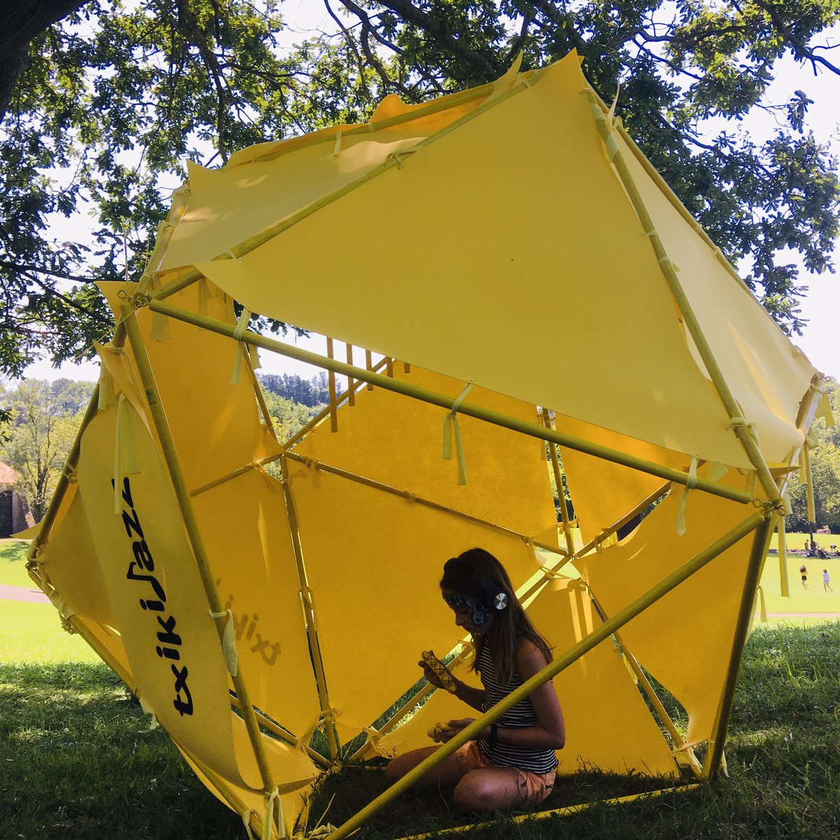 Maushaus_Arq's tweet photo. ‘Ambisonics’ lantegian! qué a gusto hemos estado 😀 mila mila esker denoi!!! #Jazzaldia #Txikijazz #music #icosaedro #solidosplatonicos #cúpulaambisonica #sounds #maths @Chillida_Leku https://t.co/M2XVWncUbP