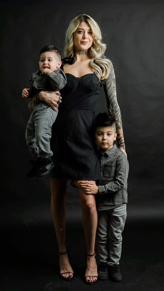 marcosvaldes's tweet photo. FAMILY PIRTRAITS #familyportraits #photoshoot #modelfamily #kids #kidsphotography #photographer #onelight #strobbist #@geekoto_photography https://t.co/dF4oZx8tKs