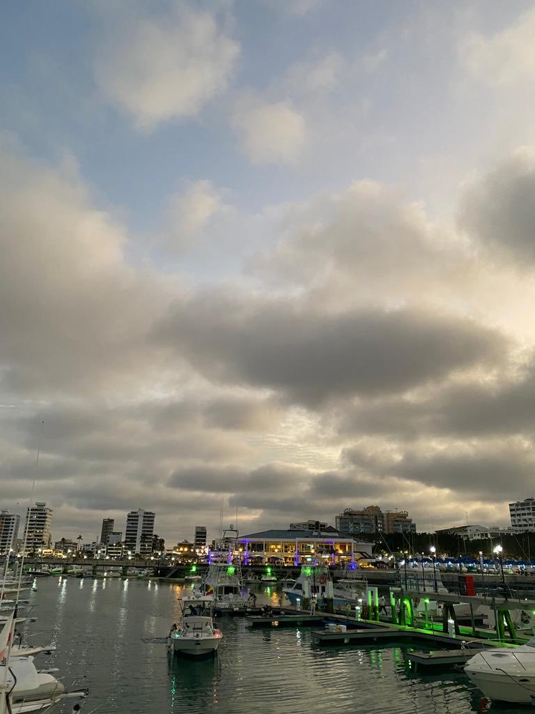 Salinas, Ecuador. Otra vista del hermoso atardecer de ayer.  Another view of yesterday  sunset.