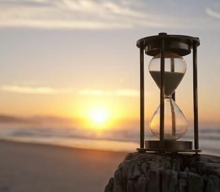 #يا_الله

(فَإِذَا فَرَغْتَ فَانصَبْ

وَإِلَى رَبِّكَ فَارْغَبْ )

المؤمن يخرج من عبادة ليدخل في أخرى هذا هو الاغتنام الحقيقي يخرج من عبادة ليدخل في أخرى وتحسن نيته حتى يكون نومه عبادة وأكله عبادة وشربه عبادة ونكاحه عبادة
#الفراغ_بين_الاستثمار_والضياع