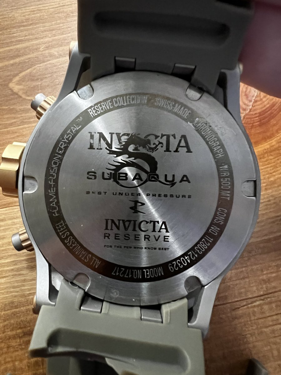 jasondavid1340's tweet photo. So disappointed in the quality of my @invictastores Invicta Reserve Subaqua. Been a fan for years, this happened inside the Invicta Storage case. @InvictaWatchUS do you stand behind your products?! #invictawatches #branding #poorquality #bebetter https://t.co/o59Z8cjJ3t