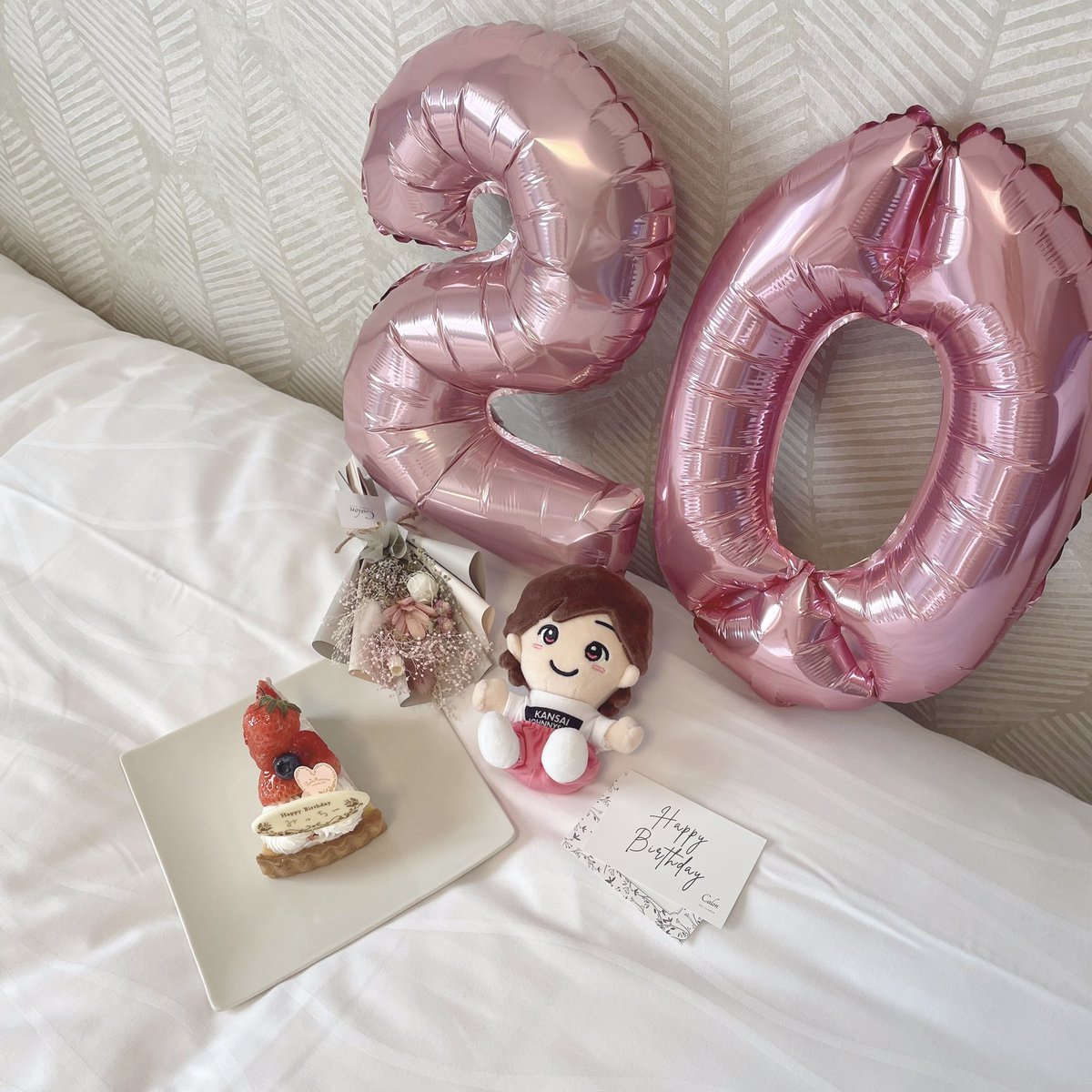 pink_m725's tweet photo. 𝙃𝙖𝙥𝙥𝙮 𝘽𝙞𝙧𝙩𝙝𝙙𝙖𝙮 ❤︎ 𝙈𝙞𝙩𝙘𝙝𝙮 𝟮𝟬𝙩𝙝

みっちー二十歳のお誕生日おめでとう💖
生まれてきてくれて、アイドルになってくれてありがとう💐

#道枝駿佑誕生祭2022 #道枝駿佑 https://t.co/uyVk3VsTBD