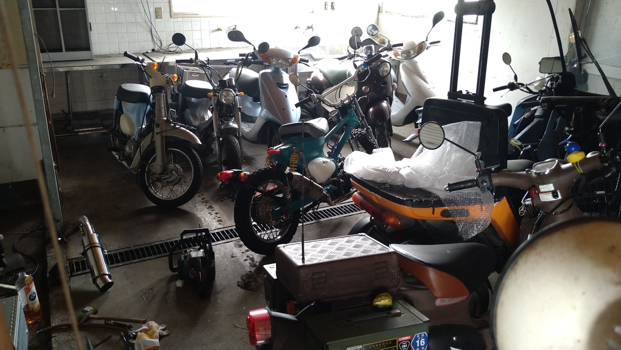 沖縄の娘 リツイート Dmありがとうございます こんな感じのバイクたち まだ8台ほど残ってます 手前の茶カブだけは売れませんが 詳細知りたい方はdmお願いします また リツイートして頂けると助かります T Co Jyuqfwwuqk Twitter