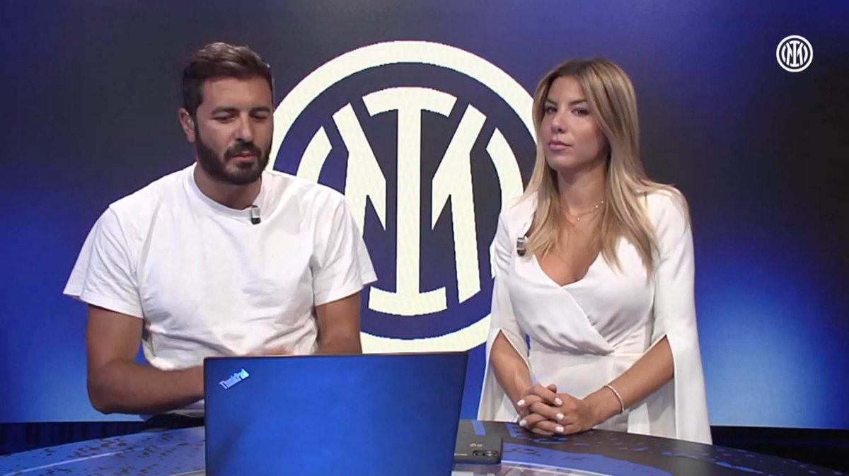 Inter's tweet photo. Domenica di live su Twitch, si parla di #LensInter e molto altro ⚫️🔵
Entra in diretta 👉 https://t.co/vO9K5qgr3g https://t.co/kIeRYlYDSt