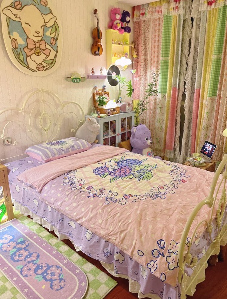 piinkibun's tweet photo. pretty cozy room https://t.co/btpwSMgO7e